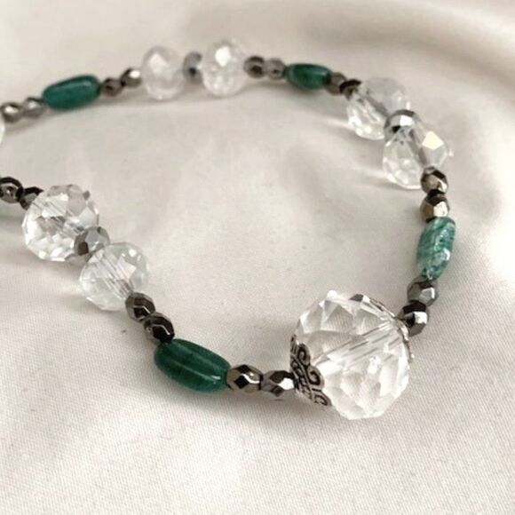 Clear, green & gray necklace (NEW) - Picture 3 of 4